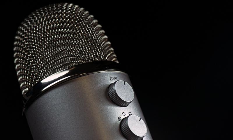 Microphone in front of a black background